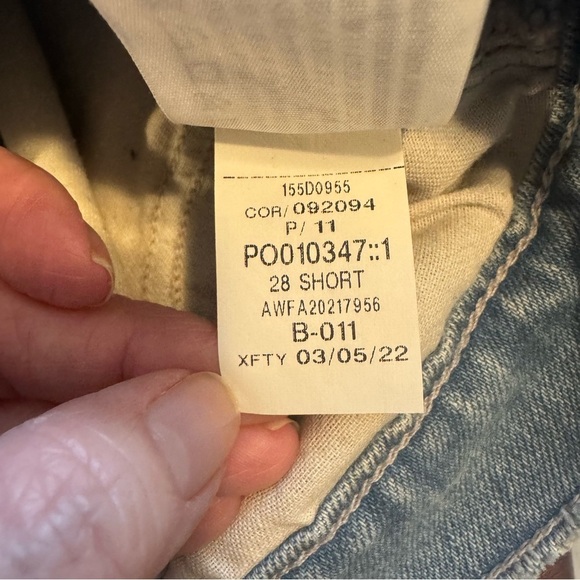 ABERCROMBIE & FITCH The Dad High Rise Jeans Light Wash - Picture 9 of 11